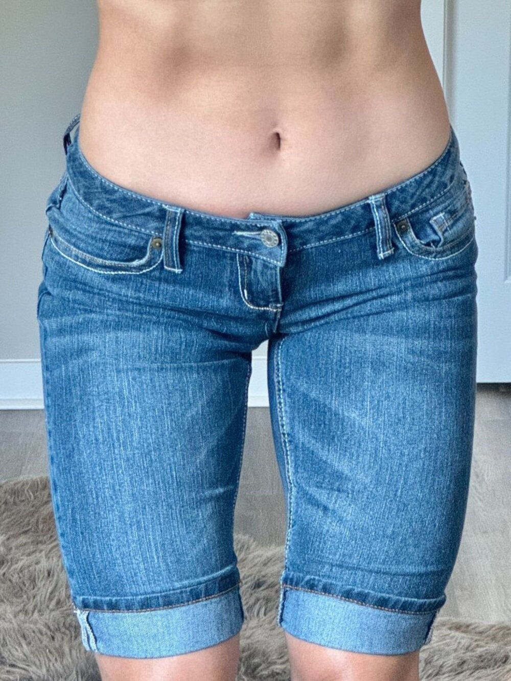 Vintage 2000s Low Rise Bermuda Jean Shorts Womens 3 Stretch Y2K It-Girl Festival